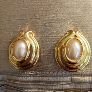 Vintage Fendi Oval Faux Pearl Gold Tone Clip Earrings